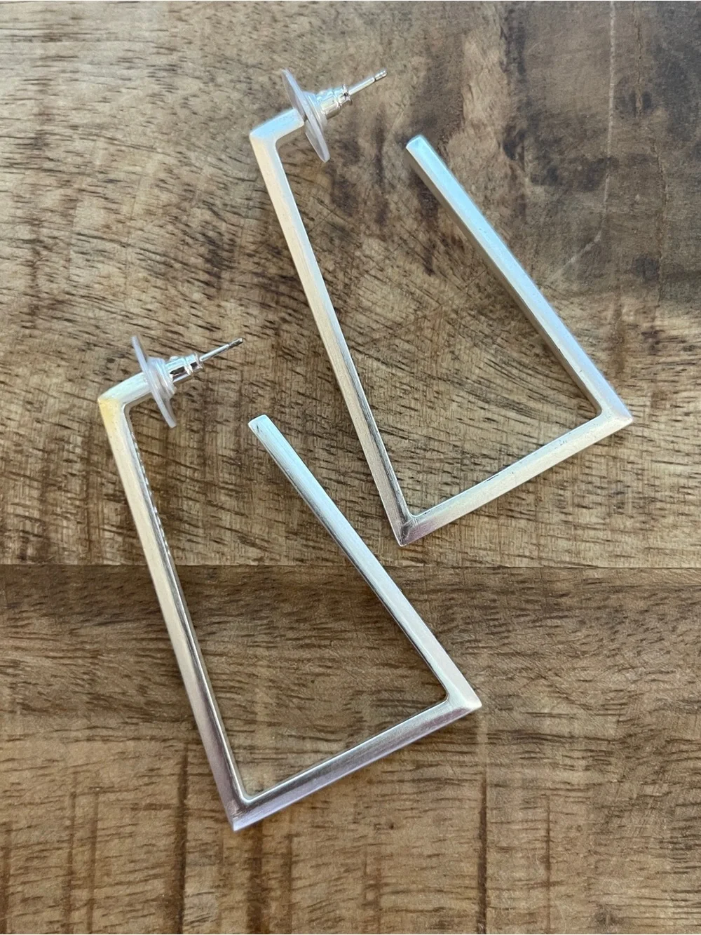 Kendra Scott gold tone geometric hoop style earrings